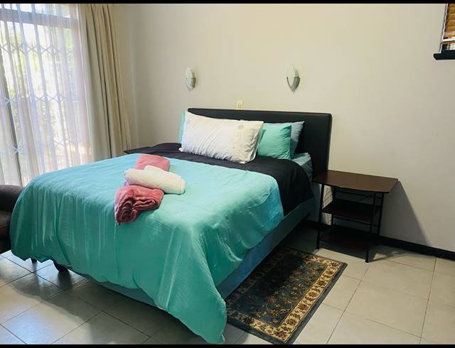 6 BEDROOM HOUSE FOR SALE IN BEVERLEY HILLS